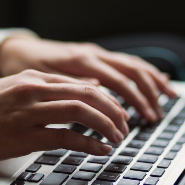 kaitlyn-baker-vZJdYl5JVXY-unsplash 1